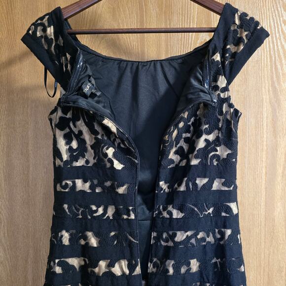 Tadashi Shoji Lace Mermaid Evening Formal Gown - Picture 6 of 12